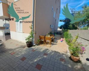 Predaj apartmán so záhradou, blízko pieskovej pláže, Chorvátsko - Pag