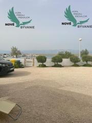 Dom v prvej rade od mora 2x apartmán s výhľadom na more a stavebným pozemkom,Jedinečná ponuka v Chorvátsku