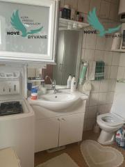 Dom v prvej rade od mora 2x apartmán s výhľadom na more a stavebným pozemkom,Jedinečná ponuka v Chorvátsku