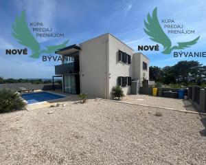 Chorvátsko - Na predaj novostavba s bazénom a výhľadom na more