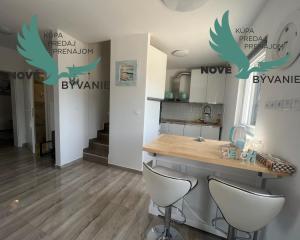 Chorvátsko - Na predaj novostavba s bazénom a výhľadom na more