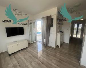 Chorvátsko - Na predaj novostavba s bazénom a výhľadom na more