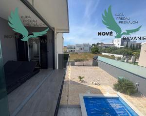 Chorvátsko - Na predaj novostavba s bazénom a výhľadom na more