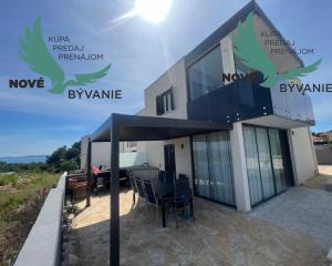 Chorvátsko - Na predaj novostavba s bazénom a výhľadom na more