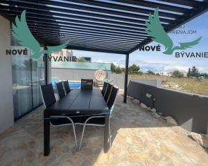 Chorvátsko - Na predaj novostavba s bazénom a výhľadom na more