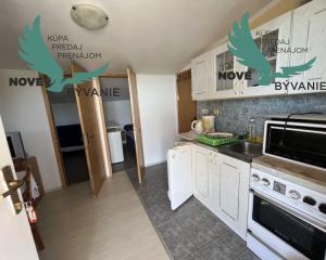 Dom 2x apartmán s výhľadom na more na ostrove Vir v Chorvátsku