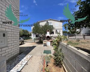 Dom 2x apartmán s výhľadom na more na ostrove Vir v Chorvátsku