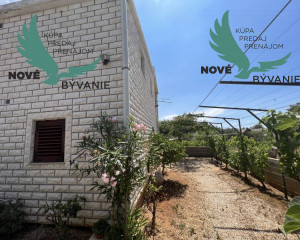 Dom 2x apartmán s výhľadom na more na ostrove Vir v Chorvátsku