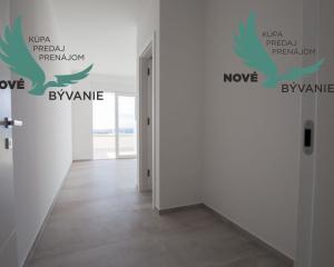 Luxusný apartmán s výhľadom na more len 30m od mora so 4x spálňou v Chorvátsku