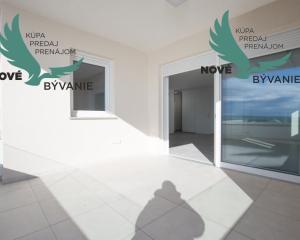 Luxusný apartmán s výhľadom na more len 30m od mora so 4x spálňou v Chorvátsku