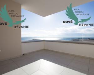 Luxusný apartmán s výhľadom na more len 30m od mora so 4x spálňou v Chorvátsku