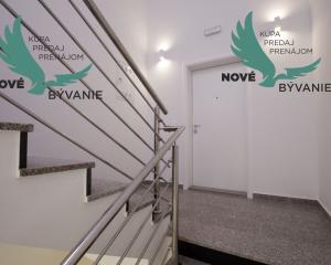 Luxusný apartmán s výhľadom na more len 30m od mora so 4x spálňou v Chorvátsku