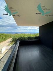 Novostavba apartmánu so strešnou terasou s nerušeným výhľadom na more len 150m od mora v Chorvátsku - Privlaka