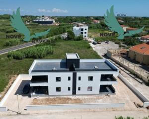 Novostavba apartmánu so strešnou terasou s nerušeným výhľadom na more len 150m od mora v Chorvátsku - Privlaka