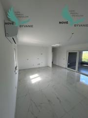 Novostavba apartmánu so strešnou terasou s nerušeným výhľadom na more len 150m od mora v Chorvátsku - Privlaka