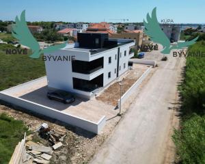 Novostavba apartmánu so strešnou terasou s nerušeným výhľadom na more len 150m od mora v Chorvátsku - Privlaka