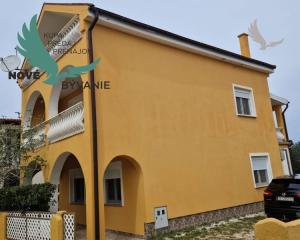 Dom 2x apartmán blízko mora v Chorvátsku na ostrove Vir
