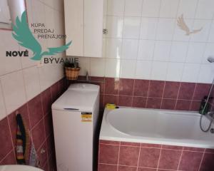 Dom 2x apartmán blízko mora v Chorvátsku na ostrove Vir