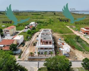 Luxusná novostavba pri nádhernej pieskovej pláži v Chorvátsku - Privlaka