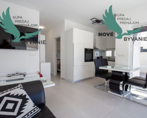 Chorvátsko - Apartmán s bazénom a dvorom na ostrove Vir