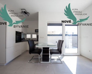 Chorvátsko - Apartmán s bazénom a dvorom na ostrove Vir