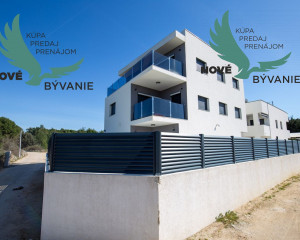 Chorvátsko - Apartmán s bazénom a dvorom na ostrove Vir