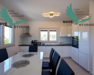 Chorvátsko - Na predaj apartmán 3x spálňa na ostrove Vir