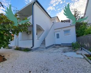 Exkluzívne dom 3x apartmán len 300m od mora v Chorvátsku