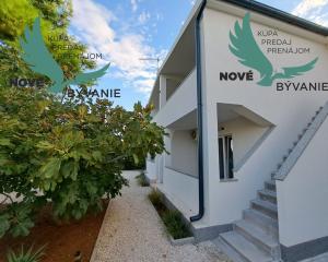 Exkluzívne dom 3x apartmán len 300m od mora v Chorvátsku