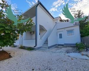 Exkluzívne dom 3x apartmán len 300m od mora v Chorvátsku