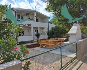 Exkluzívne dom 3x apartmán len 300m od mora v Chorvátsku