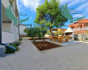 Exkluzívne dom 3x apartmán len 300m od mora v Chorvátsku