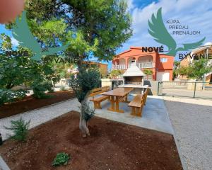 Exkluzívne dom 3x apartmán len 300m od mora v Chorvátsku