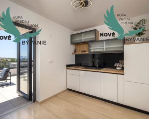 Exkluzívne na predaj vila s bazénom v Chorvátsku na lukratívnom mieste v Zatone