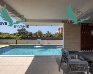 Exkluzívne na predaj vila s bazénom v Chorvátsku na lukratívnom mieste v Zatone