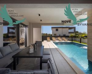 Exkluzívne na predaj vila s bazénom v Chorvátsku na lukratívnom mieste v Zatone