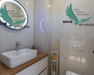 Exkluzívne na predaj vila s bazénom v Chorvátsku na lukratívnom mieste v Zatone