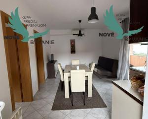 Chorvátsko - Apartmán s dvorom 300m od mora na ostrove Vir