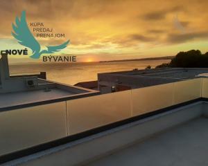 Apartmán so strešnou terasou  len 30m od mora v Chorvátsku