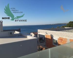 Apartmán so strešnou terasou  len 30m od mora v Chorvátsku