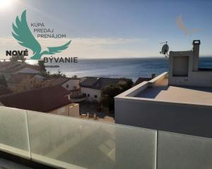 Apartmán so strešnou terasou  len 30m od mora v Chorvátsku