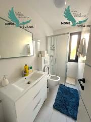 Luxusná novostavba vila s bazénom blízko mora a výhľadom na more v Chorvátsku na ostrove