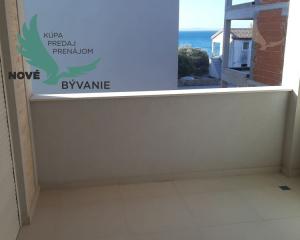 Apartmán so strešnou terasou  len 30m od mora v Chorvátsku