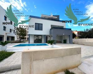 Luxusná novostavba vila s bazénom blízko mora a výhľadom na more v Chorvátsku na ostrove