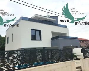 Luxusná novostavba vila s bazénom blízko mora a výhľadom na more v Chorvátsku na ostrove