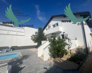 Dom s bazénom a garážou len 70m od mora v Chorvátsku na ostrove Vir - Prezida