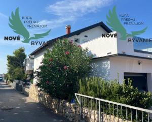 Dom s bazénom a garážou len 70m od mora v Chorvátsku na ostrove Vir - Prezida