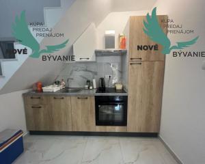 Dom s bazénom a garážou len 70m od mora v Chorvátsku na ostrove Vir - Prezida