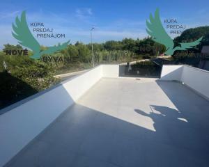 Dom s bazénom a garážou len 70m od mora v Chorvátsku na ostrove Vir - Prezida