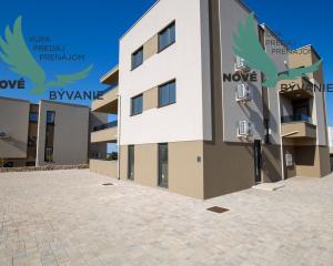 Na predaj novostavba apartmánu s výhľadom na more v Chorvátsku - Pag - Novalja